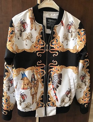 Versace yağmurluk mont bir kaç kez giyildi