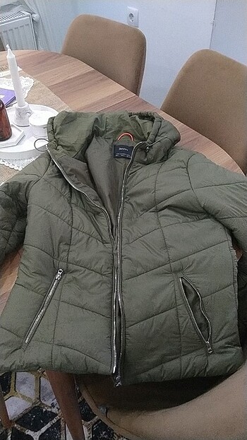 Bershka Şişme mont