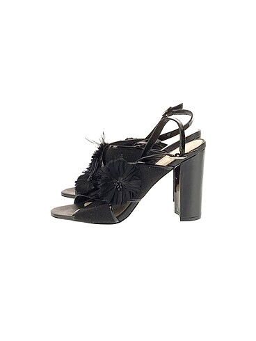 Charles & Keith Stiletto %70 İndirimli.