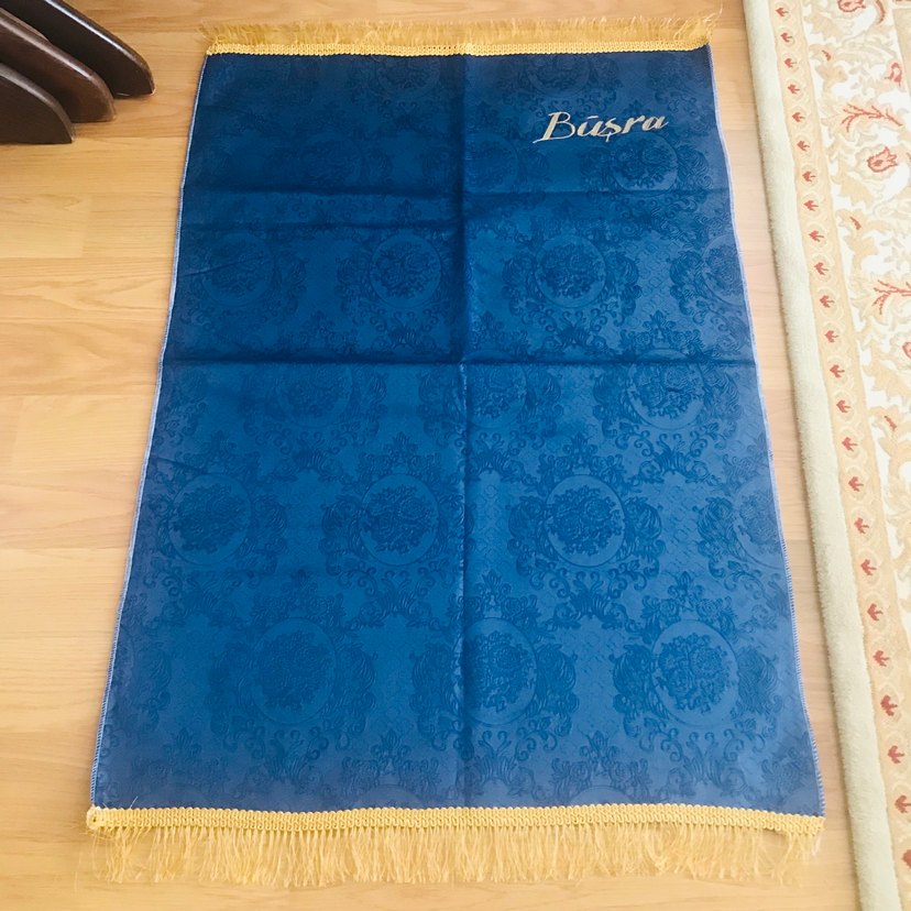 İşlemeli Mavi İsim yazılı seccade - Görsel 3