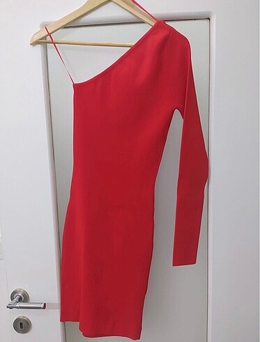 Kırmızı tek kol elbise