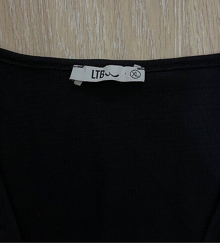 xl Beden siyah V yaka crop