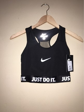 Sıfır etiketli Nike