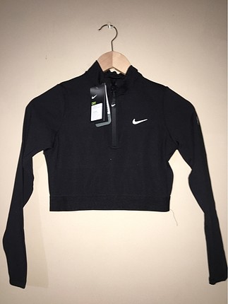 Sıfır etiketli Nike