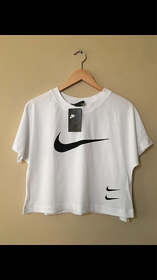 Sıfır etiketli orijinal nike