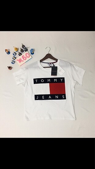Sıfır etiketli orijinal Tommy Hilfiger kadifr baskılı crop kadın