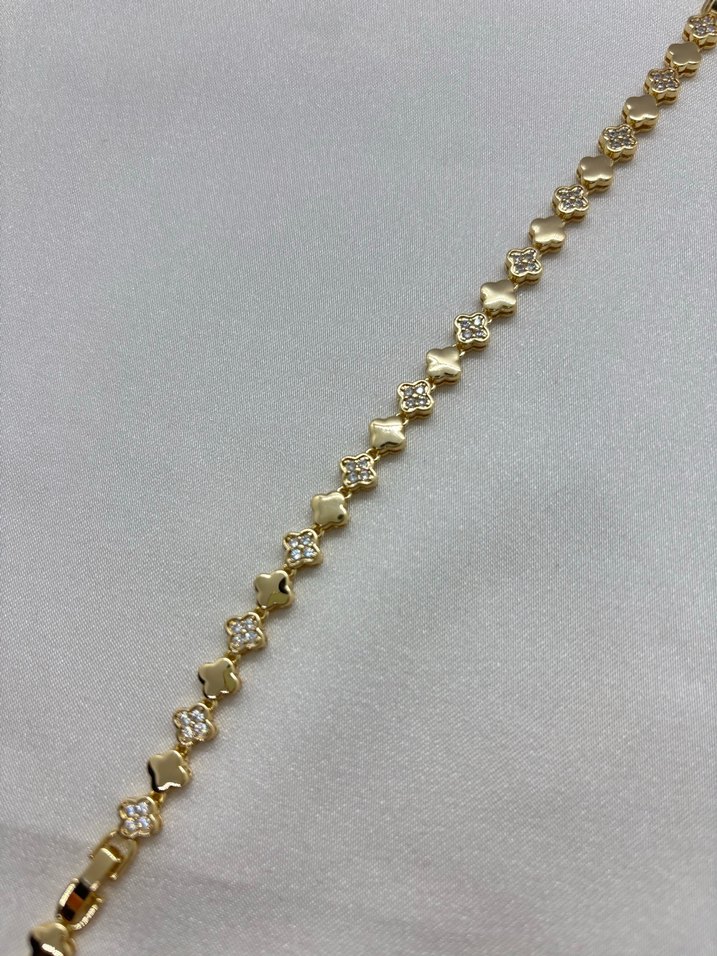 Zincir Detaylı Altın Renkli Kadın Bileklik - Görsel 2