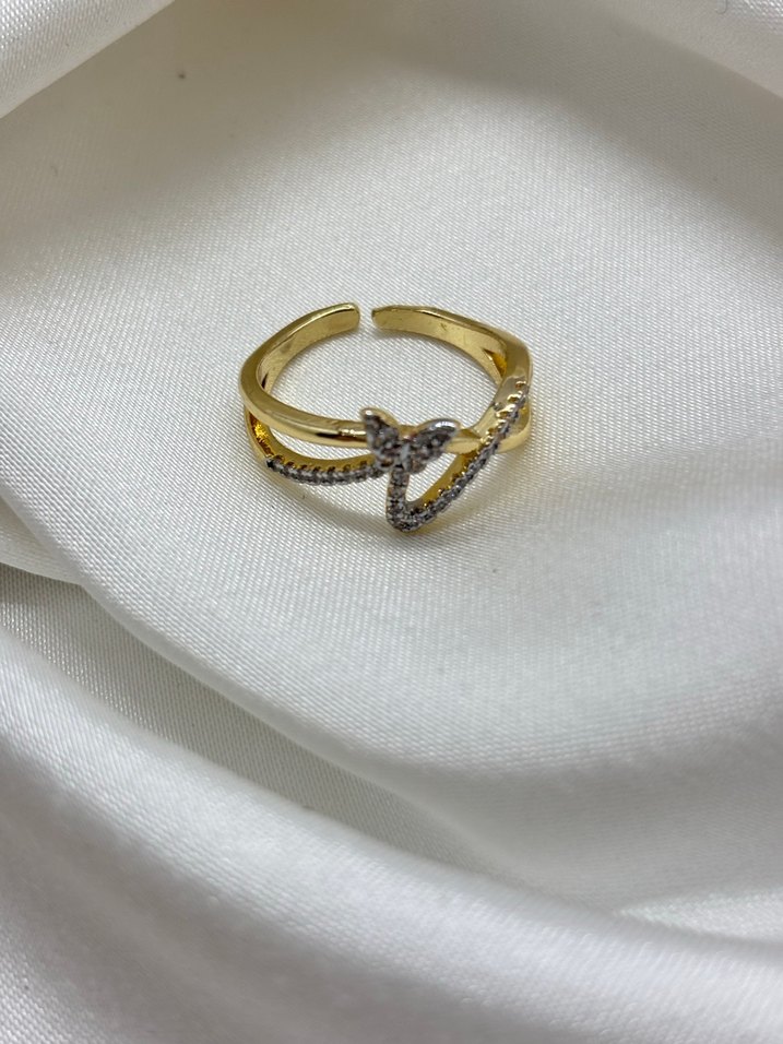 Altın Renkli Kelebek Detaylı Kadın Yüzük - Görsel 2