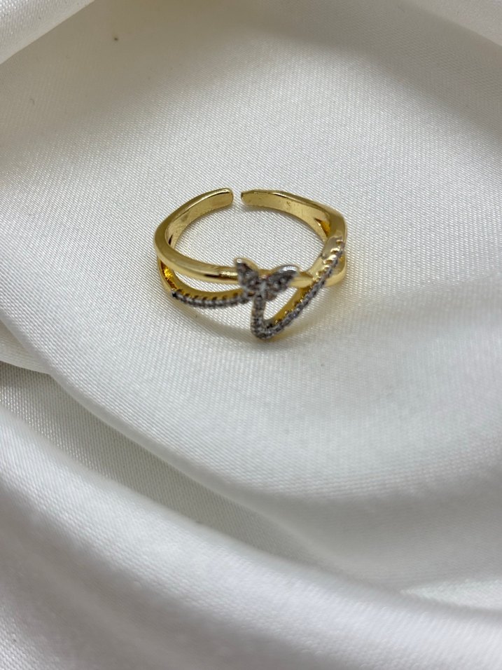 Altın Renkli Kelebek Detaylı Kadın Yüzük - Görsel 3