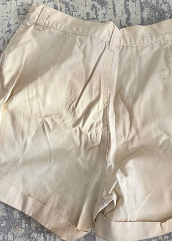 Düğmeli Bej Şort - Görsel 2