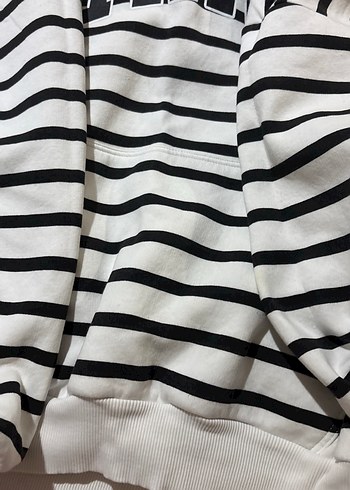Beyaz Siyah Çizgili Kadın Sweatshirt - Görsel 2