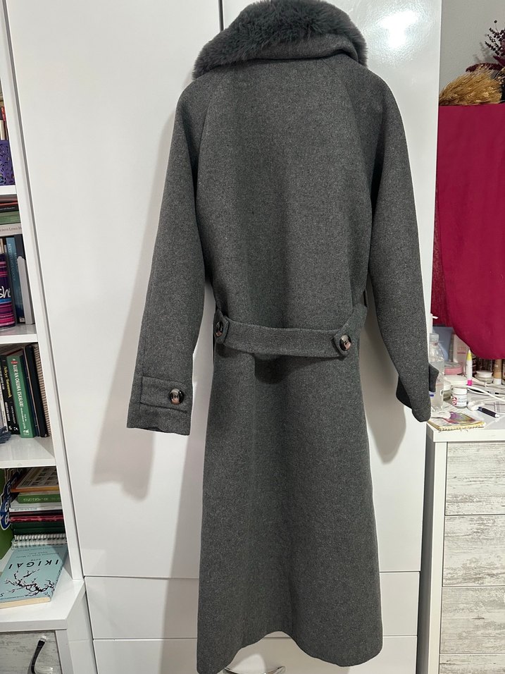 Gri Uzun Yün Kadın Kaban - Görsel 4