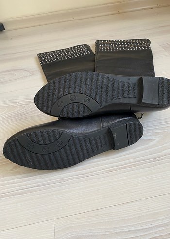 Kadın Siyah Deri Zımba Detay Çizme - Görsel 6