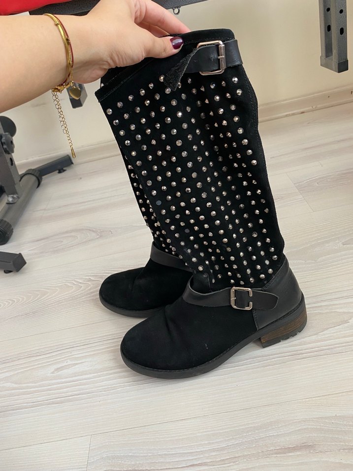 Tokalı Taş Detaylı Siyah Süet Kadın Çizme - Görsel 3