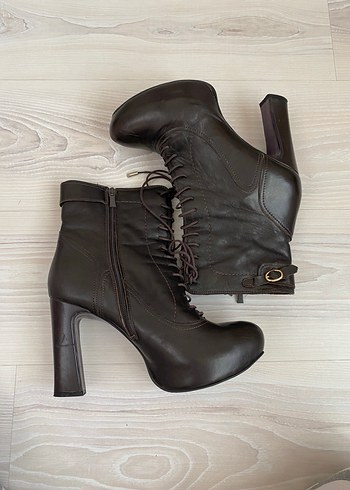 Acı Kahve Deri Bağcıklı Yüksek Topuklu Gotik Bot - Görsel 3