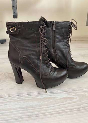 Acı Kahve Deri Bağcıklı Yüksek Topuklu Gotik Bot - Görsel 5