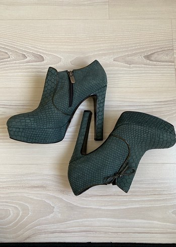 Yeşil Süet Yılan Desenli Topuklu Nubuk Bot - Görsel 3