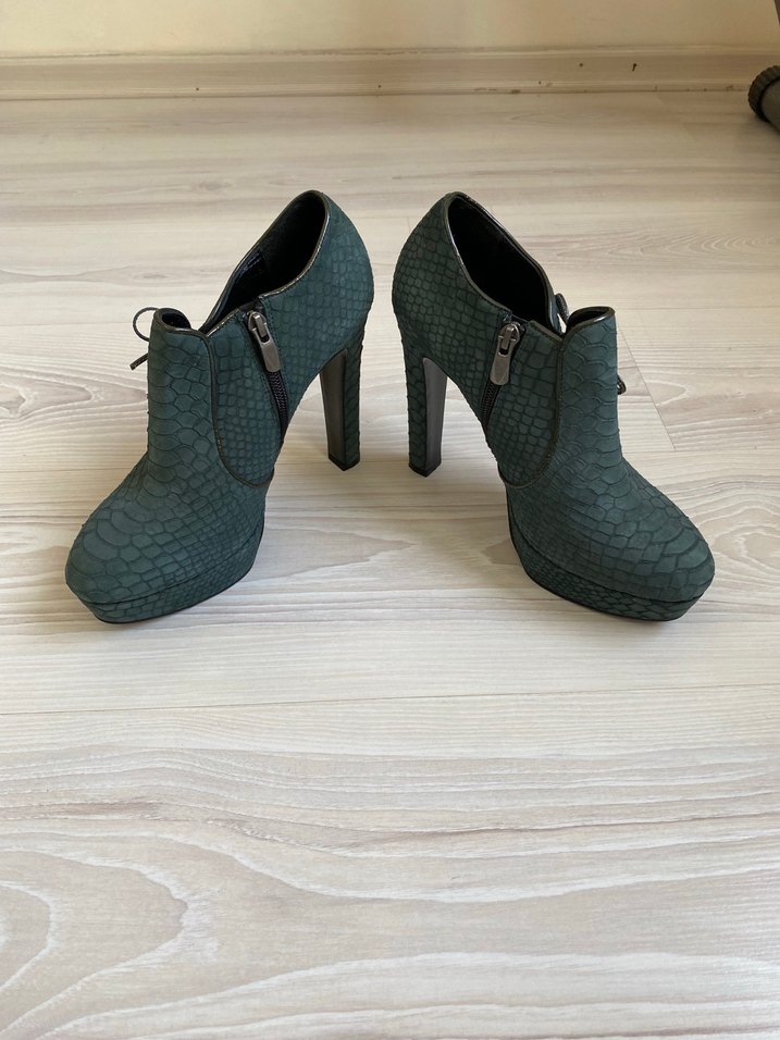 Yeşil Süet Yılan Desenli Topuklu Nubuk Bot - Görsel 2
