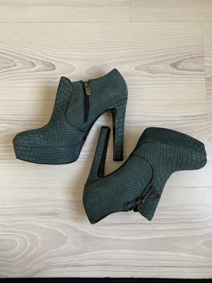Yeşil Süet Yılan Desenli Topuklu Nubuk Bot - Görsel 3