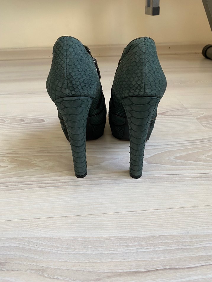 Yeşil Süet Yılan Desenli Topuklu Nubuk Bot - Görsel 4