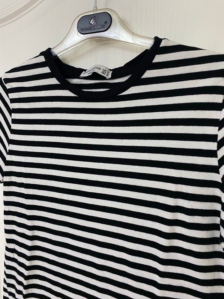 Siyah Beyaz Çizgili Kısa Kollu Tişört - Görsel 3