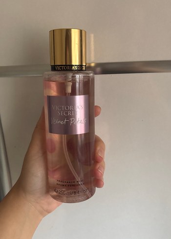Victoria's Secret Velvet Petals Kadın Parfümü