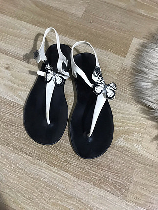Siyah-Beyaz Sandalet