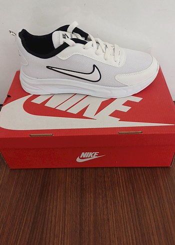 Beyaz Nike Erkek Spor Ayakkabı