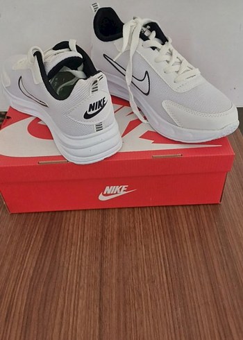 42 Beden Nike Beyaz Erkek Spor Ayakkabı