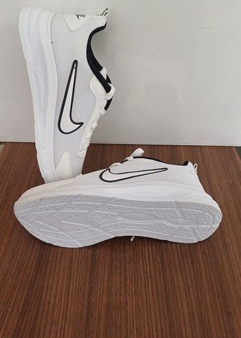 42 Beden beyaz Renk Nike Beyaz Erkek Spor Ayakkabı