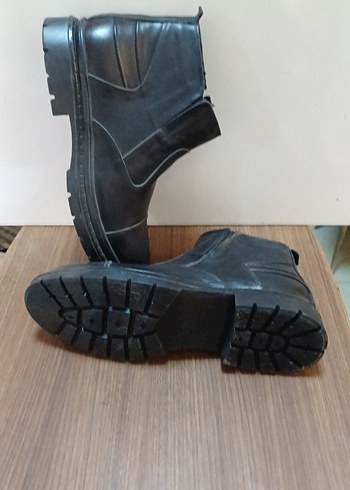44 Beden Siyah Tokalı Erkek Kauçuk Bot