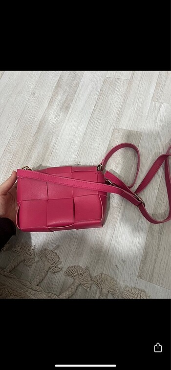 Mango kapitone küçük askılı zincir detaylı fuşya kol askılı çant - Görsel 3