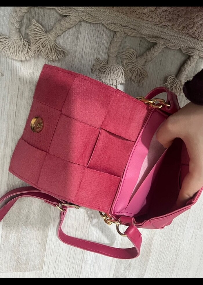 Mango kapitone küçük askılı zincir detaylı fuşya kol askılı çant - Görsel 4