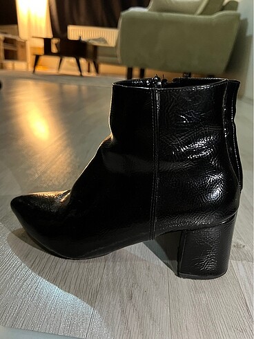 Kısa kalın topuklu bot rugan - Görsel 5