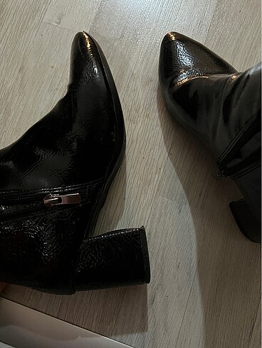 Kısa kalın topuklu bot rugan - Görsel 6