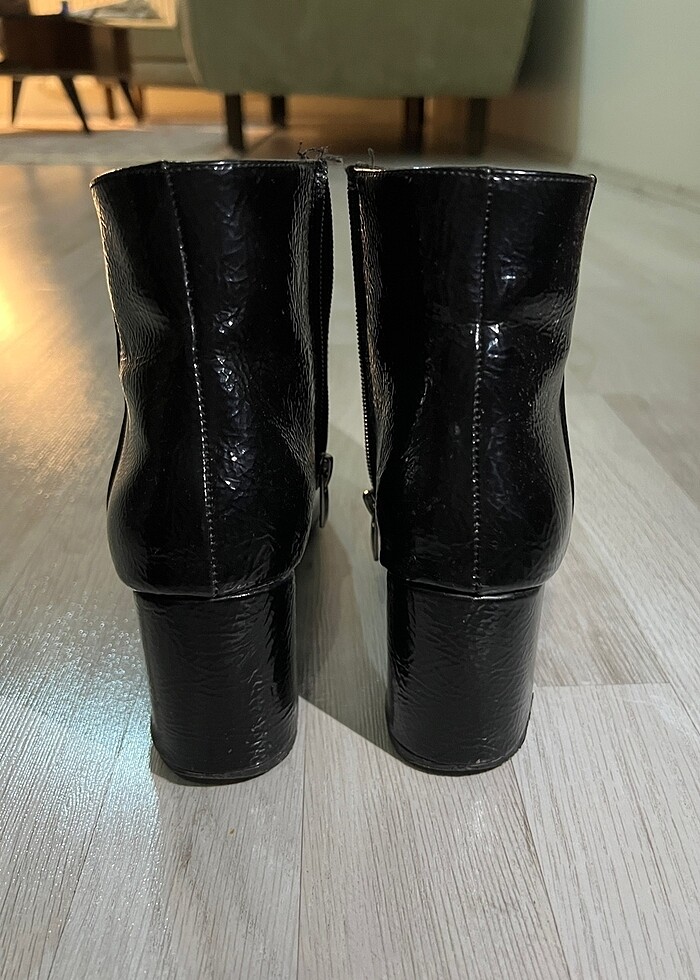 Kısa kalın topuklu bot rugan - Görsel 3