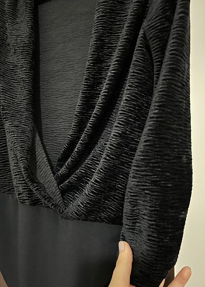 Kadife kruvaze yaka yarım kol çıtçıtlı zıbın body - Görsel 2