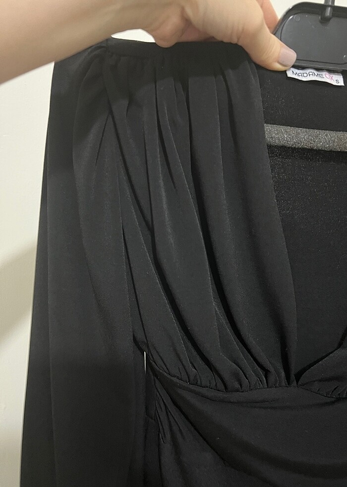 Dökümlü drapeli kruvaze yaka uzun balon kollu dekolteli çıtçıtlı - Görsel 3