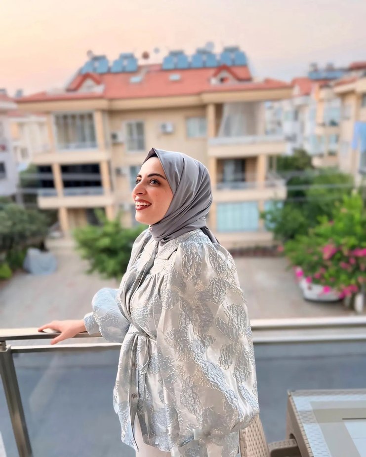 Gri İpek Görünümlü Kadın Şal - Görsel 2