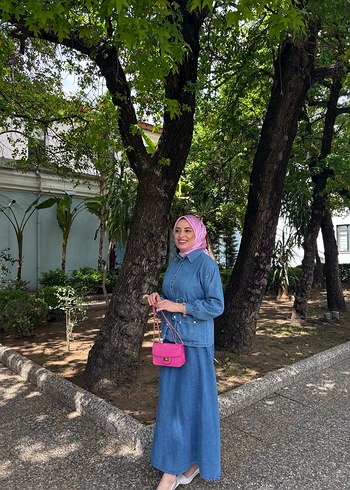 Mavi Uzun Denim Elbise - Salaş Kesim, Notlu Yaka - Görsel 2