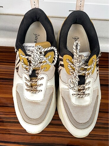Stradivarius spor ayakkabı