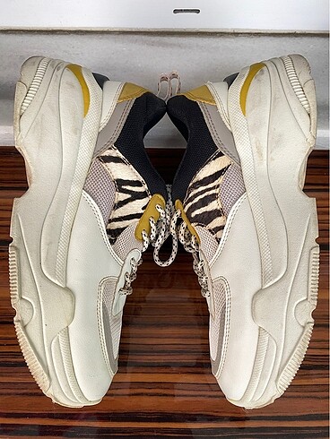 Stradivarius spor ayakkabı