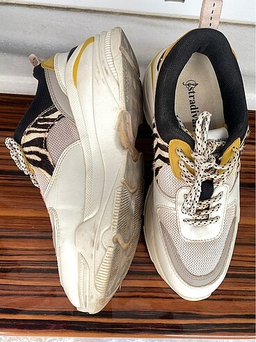 39 Beden Stradivarius spor ayakkabı