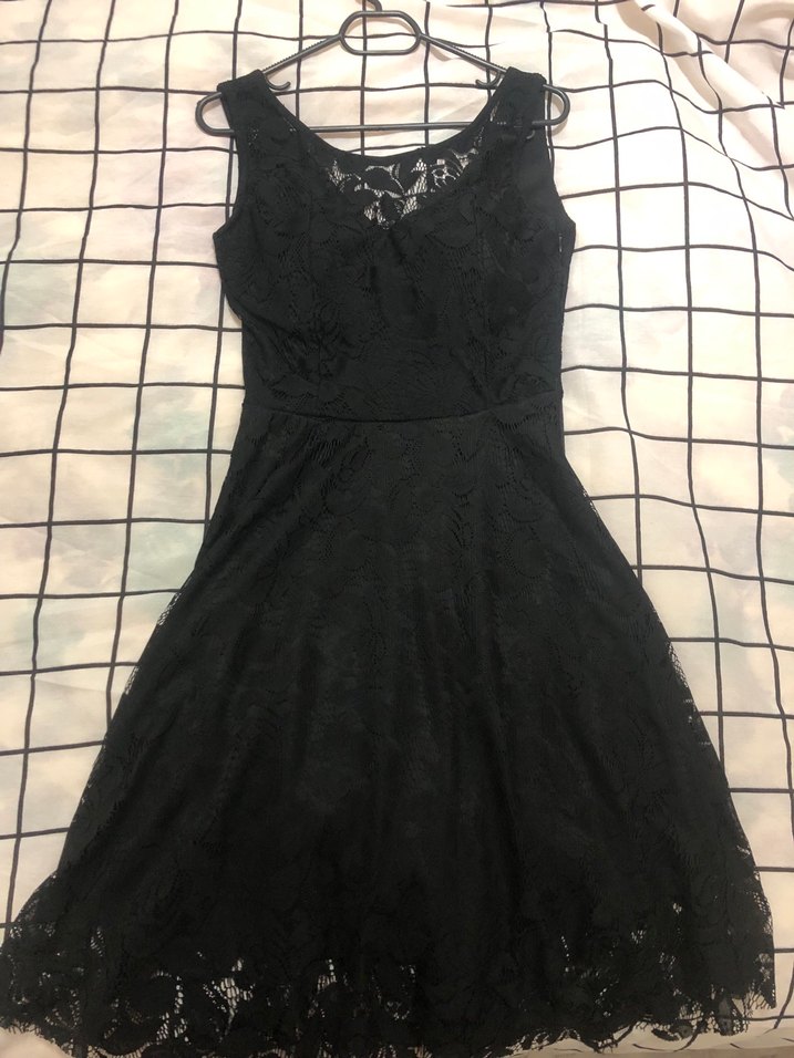 Siyah Dantel Detaylı kısa V Yaka Elbise - Görsel 3