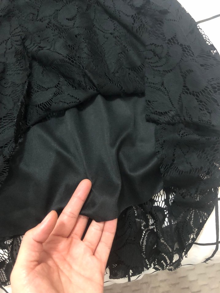 Siyah Dantel Detaylı kısa V Yaka Elbise - Görsel 4