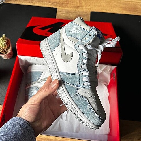 Nike Air Jordan 1 Retro High Hyper Smoke Gray