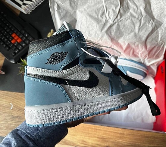 Nike Air Jordan 1 Retro High University Blue