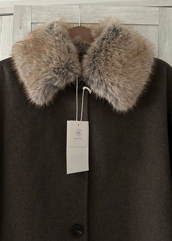 Zara kürk yakalı yünlü kaban - Görsel 6