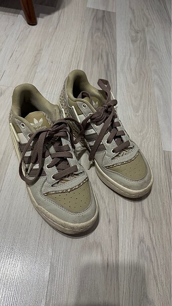 Adidas spor ayakkabısı