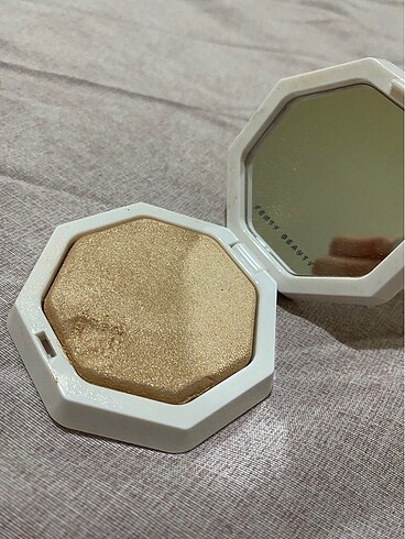 Fenty Beauty Fenty aydınlatıcı